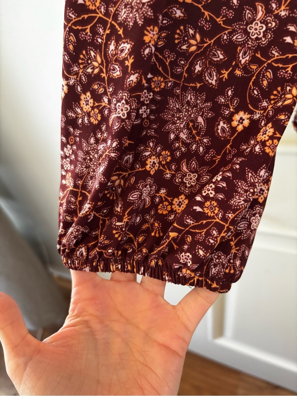 Gilli Women's Brown Floral Wrap Top Size Medium - Picture 5 of 5
